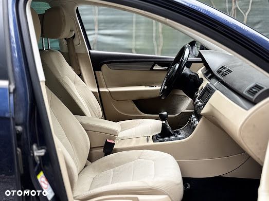 Volkswagen Passat - 13