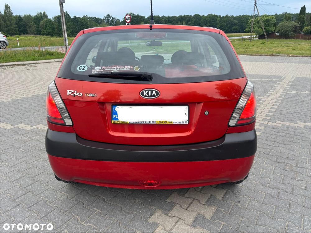 Kia Rio - 10