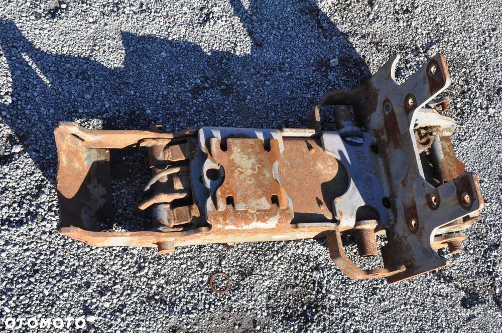 ZACZEP DOLNY RENAULT ARES 550 - 1