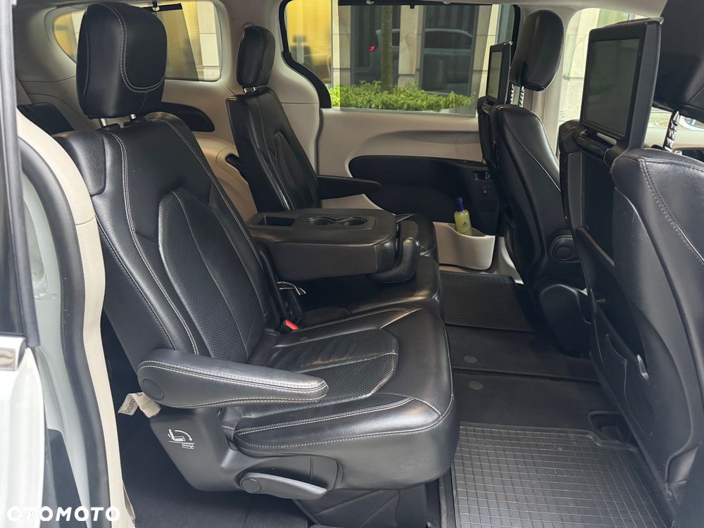 Chrysler Pacifica - 26