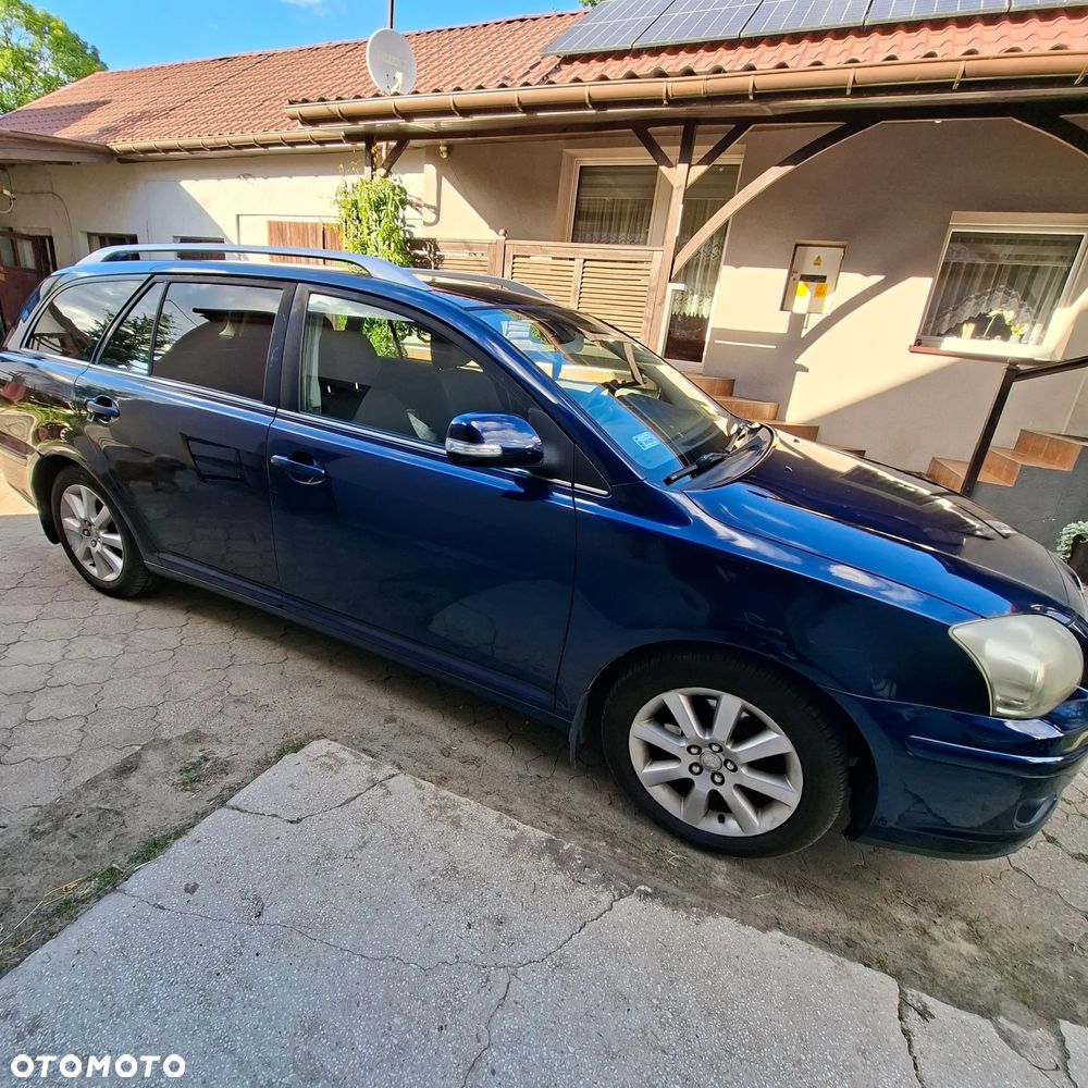 Toyota Avensis 2.0 D-4D Luna - 2