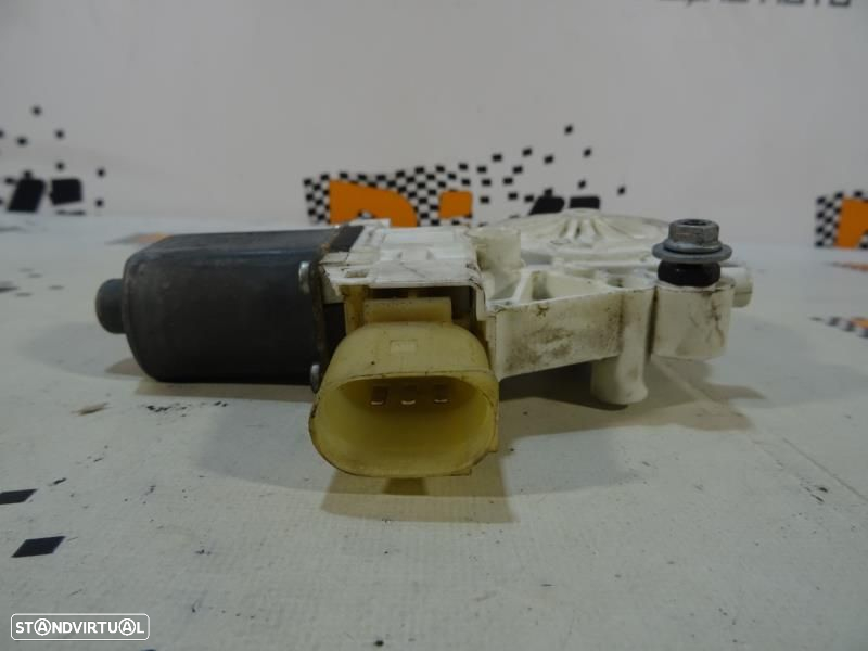 Motor Do Elevador De Vidro Frente Esquerdo Bmw 3 (E90)  0130822226 / 6 - 4