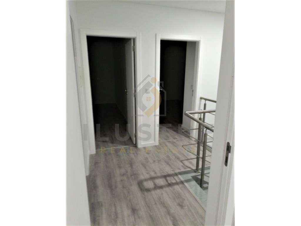 Moradia T4 em construção na zona de Fernão Ferro - Grande imagem: 4/21