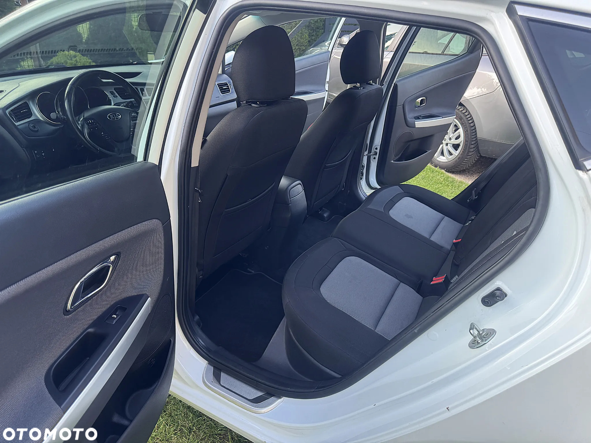 Kia Ceed - 12