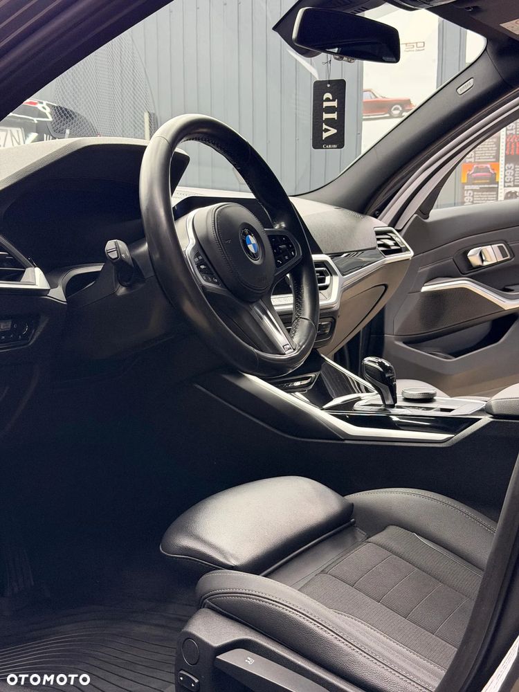 BMW Seria 3 320d Sport Line Shadow - 12