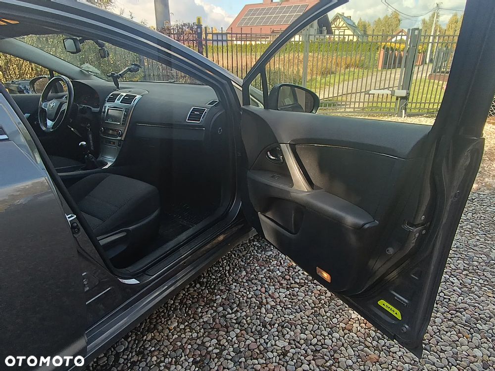 Toyota Avensis - 23