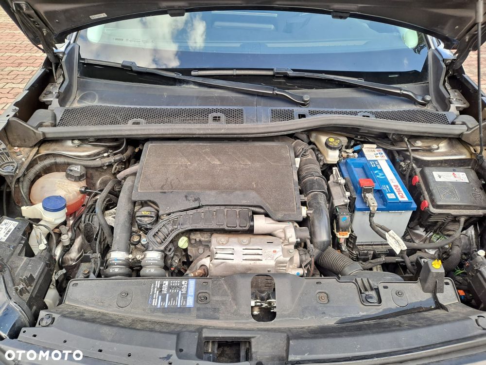 Peugeot 2008 PureTech 130 EAT8 Allure - 29
