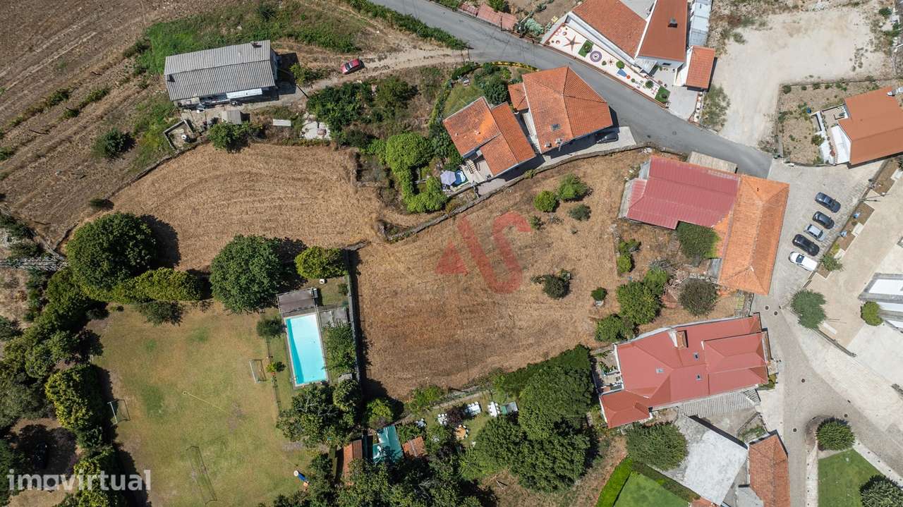 Moradia Centenária Para Recuperação Com Terreno de Construção — NÍVEL - Grande imagem: 2/25