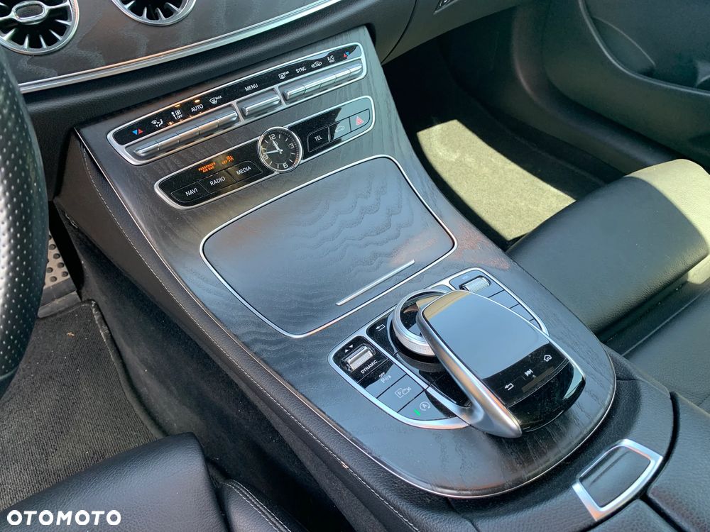 Mercedes-Benz Klasa E 400 4Matic Coupe 9G-TRONIC AMG Line - 27