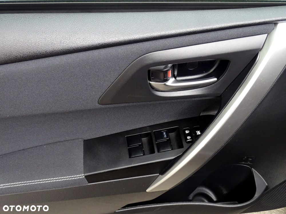 Toyota Auris 1.6 Executive - 9