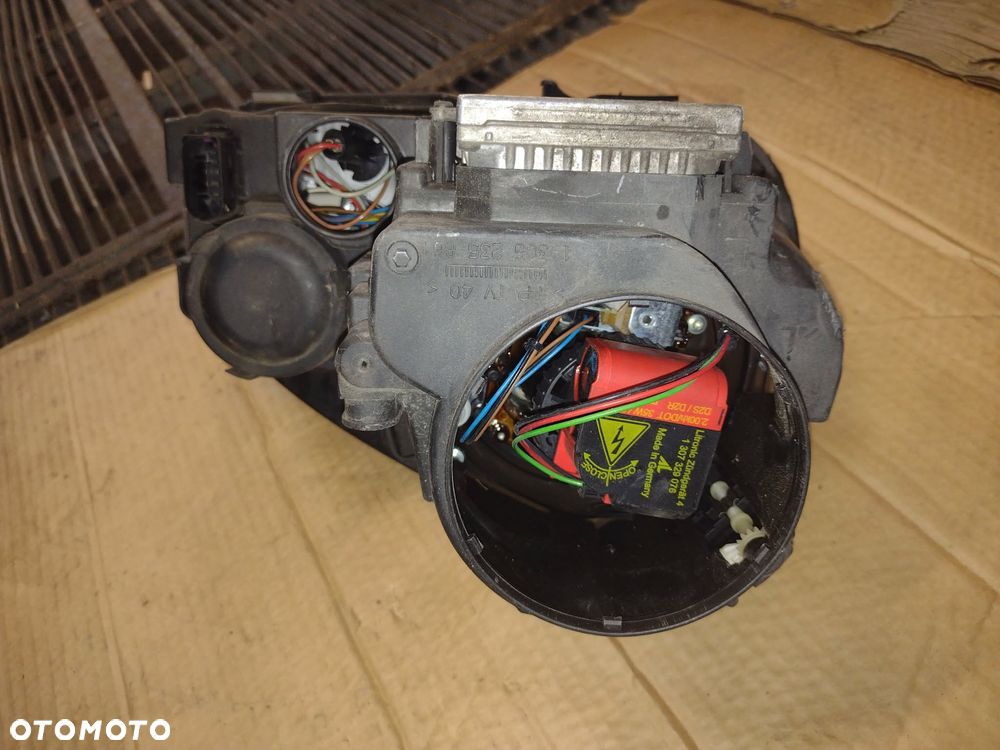 VW GOLF V 06R LAMPA LEWY  BIXENON EUROPA - 4