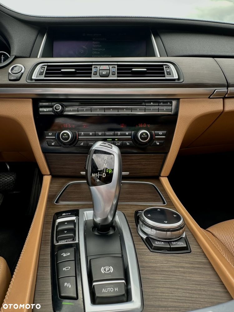 BMW Seria 7 750d xDrive - 31