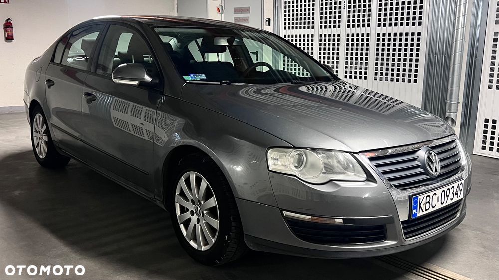 Volkswagen Passat - 1