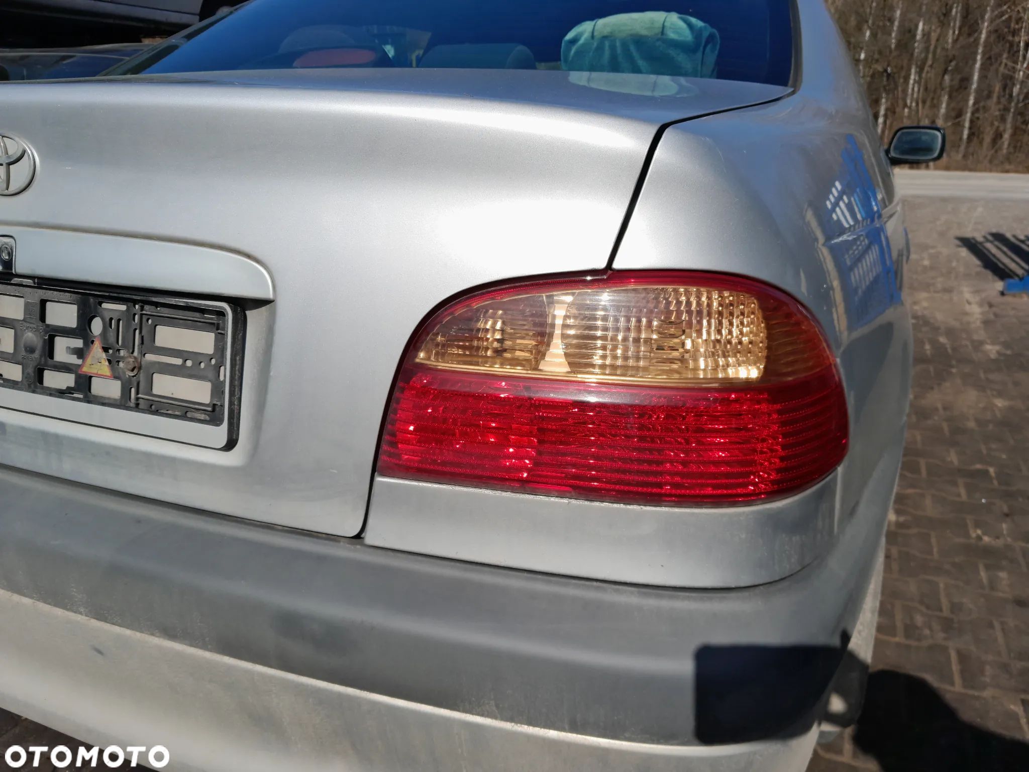 Lampa tylna prawa TOYOTA Avensis T22 lift 00-03r. sedan Europa - 1