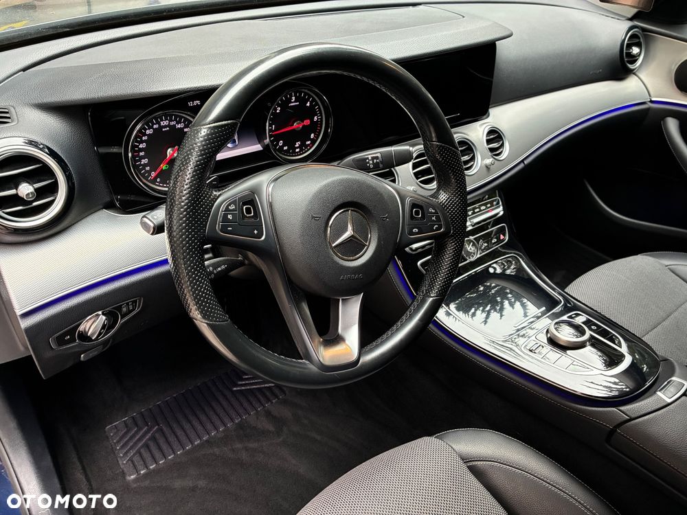 Mercedes-Benz Klasa E 220 d 9G-TRONIC - 23
