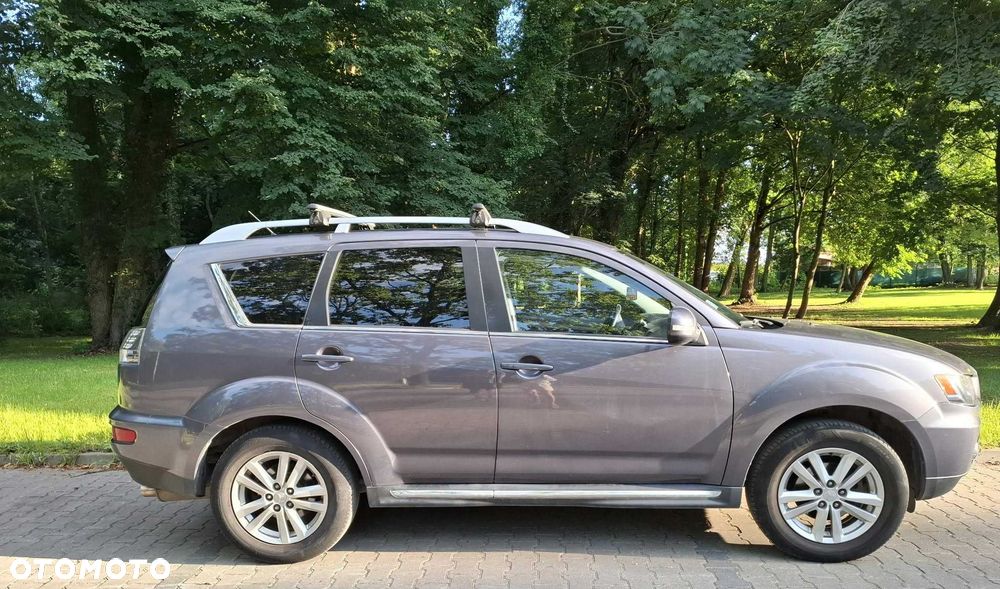 Mitsubishi Outlander - 1