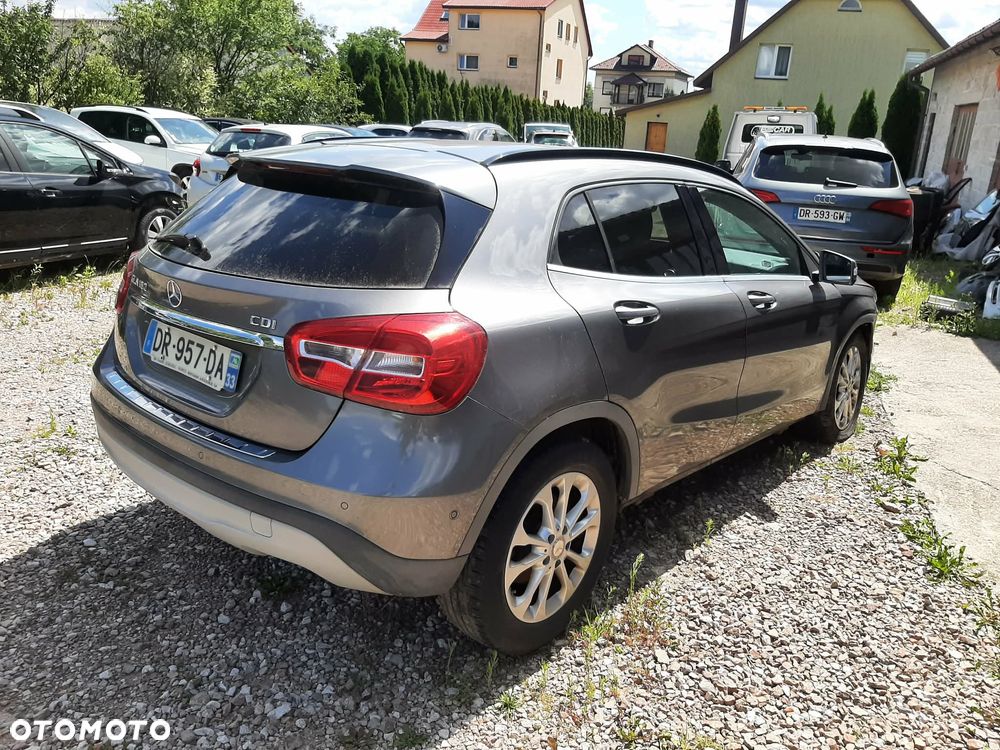 Mercedes-Benz GLA 180 d Urban - 5