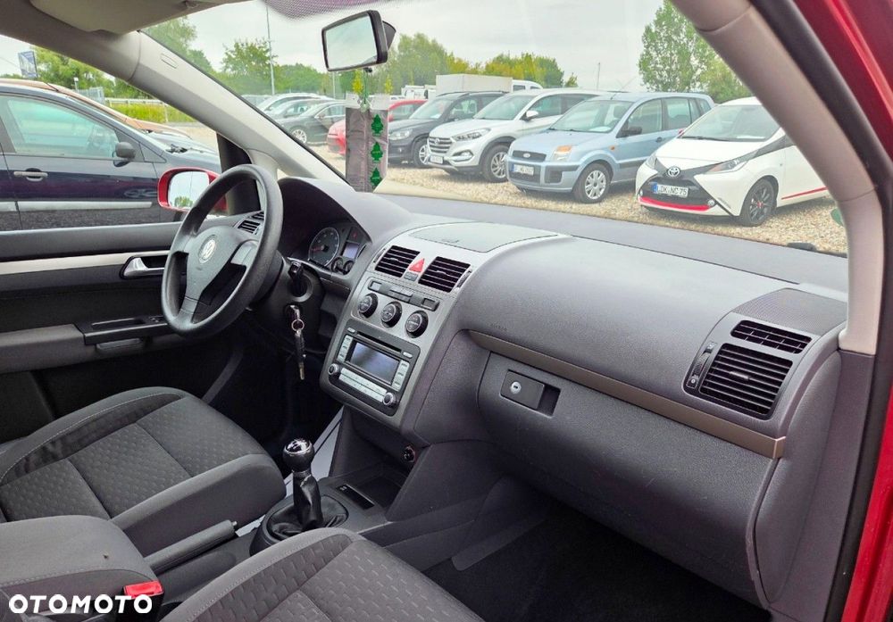 Volkswagen Touran - 17