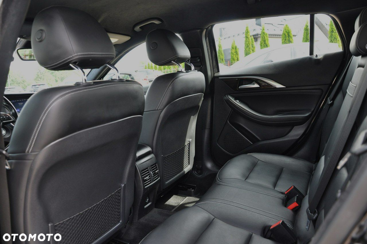 Infiniti Q30 1.6t DCT Premium Tech - 19