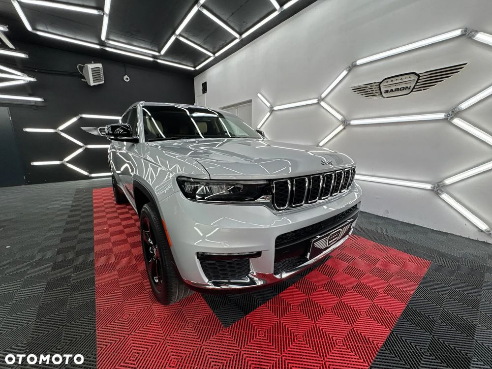 Jeep Grand Cherokee - 36