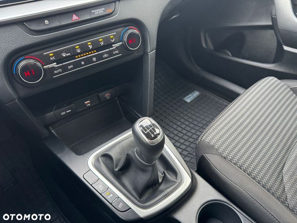 Kia Ceed 1.5 T-GDI M - 13