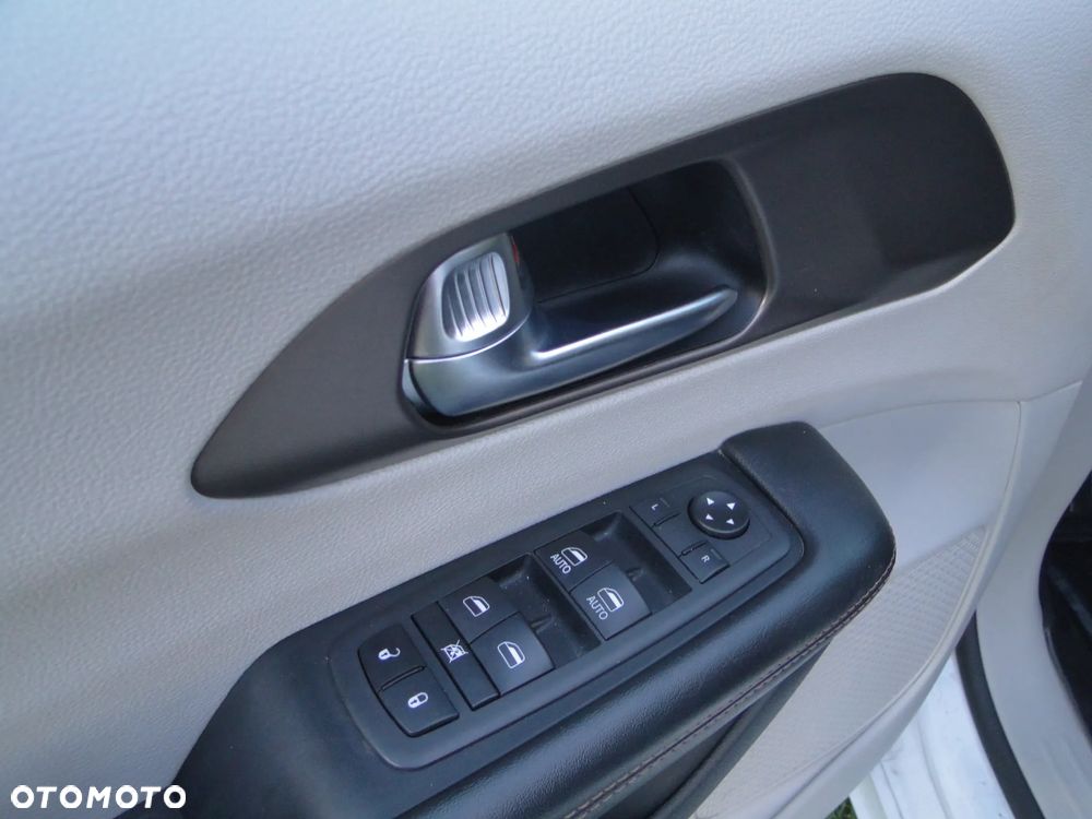 Chrysler Pacifica - 25