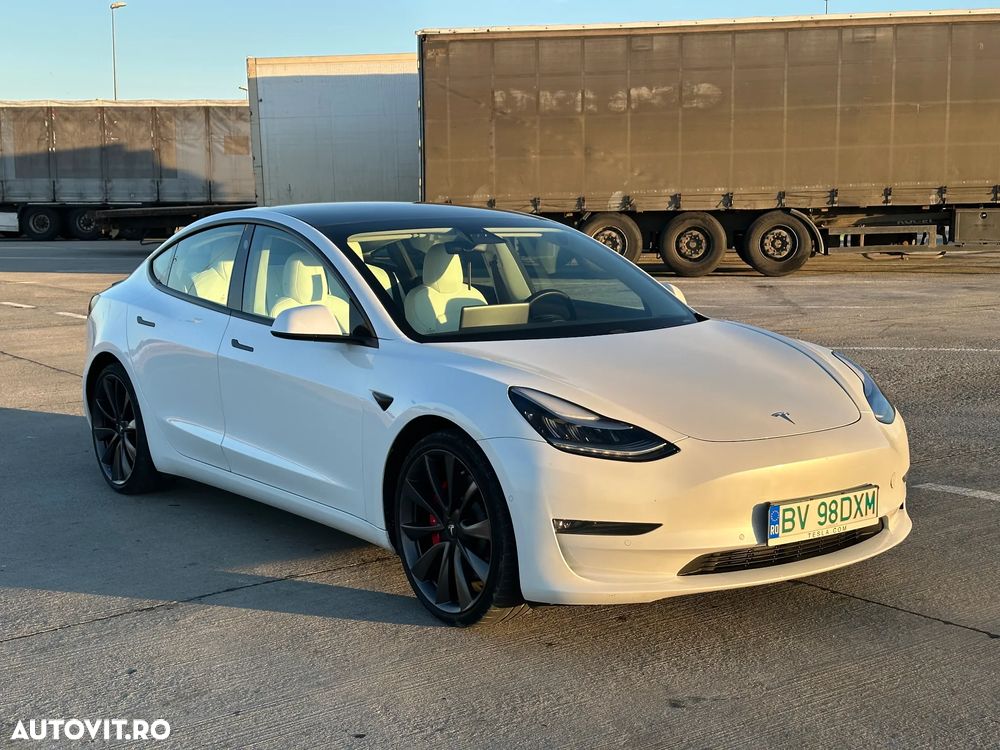 Tesla Model 3 - 3