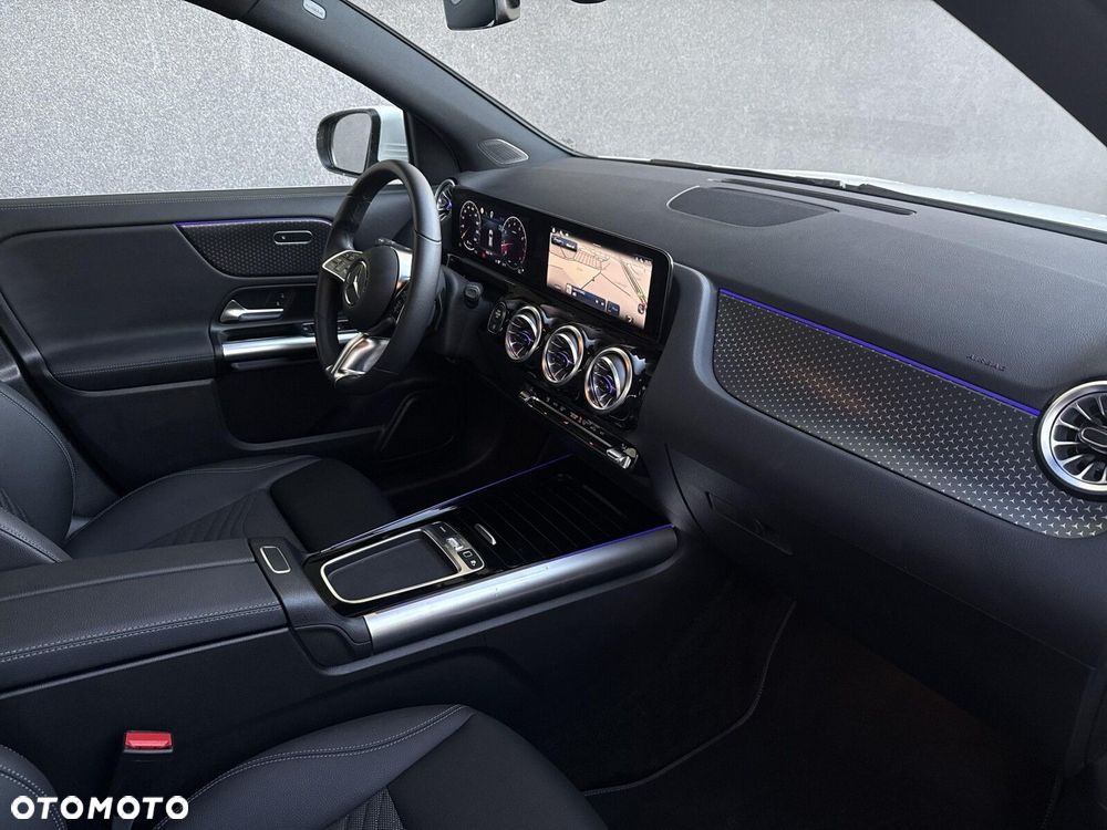 Mercedes-Benz GLA - 23