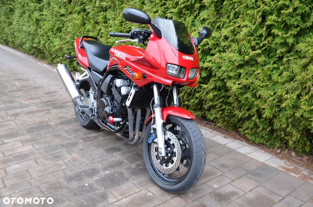 Yamaha FZS - 6