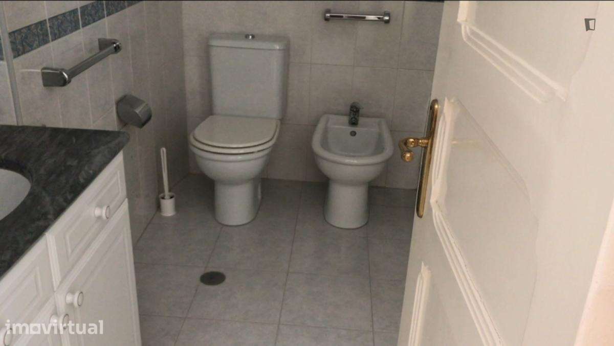 Quarto - localizado em Alameda Lisbon - Grande imagem: 2/33
