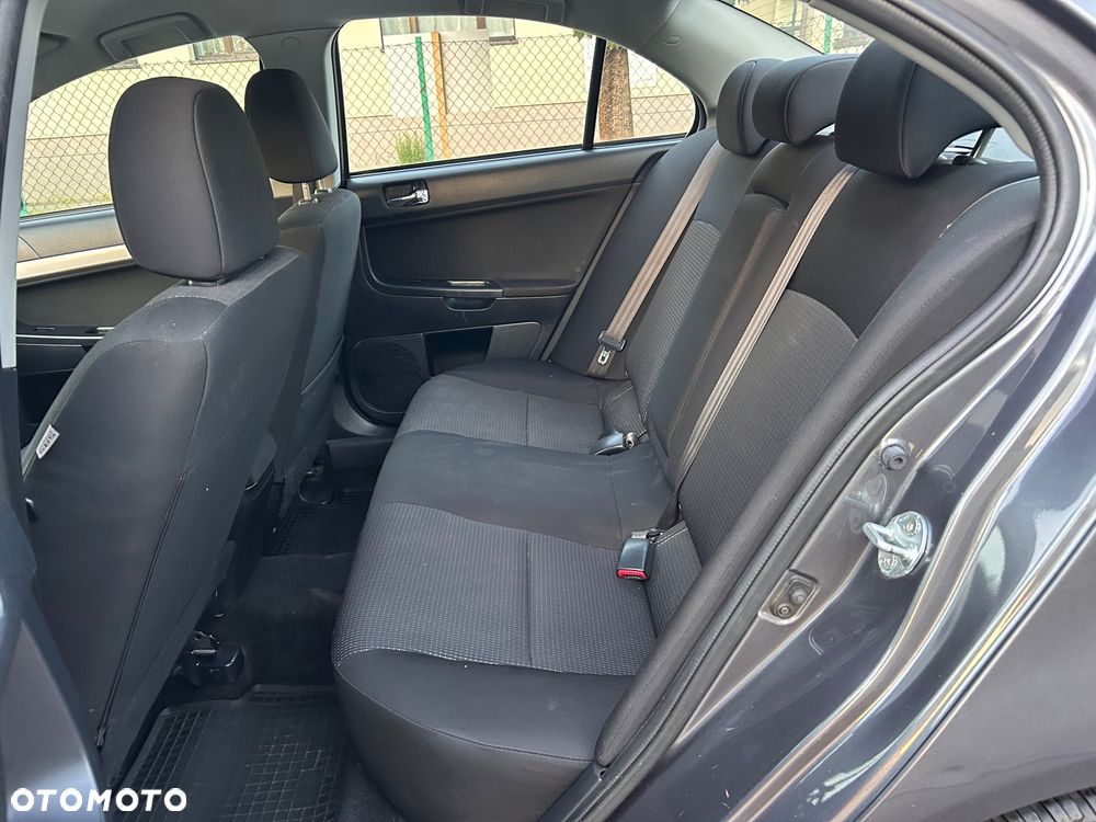 Mitsubishi Lancer 1.5 Inform - 10
