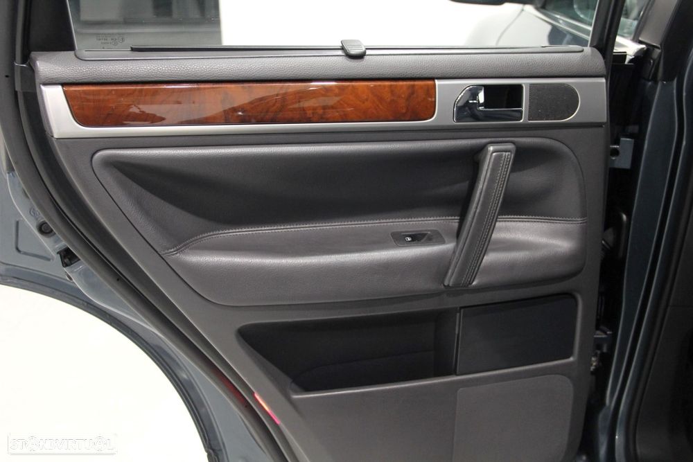 VW Touareg 3.0 TDI V6 Tiptronic - 24