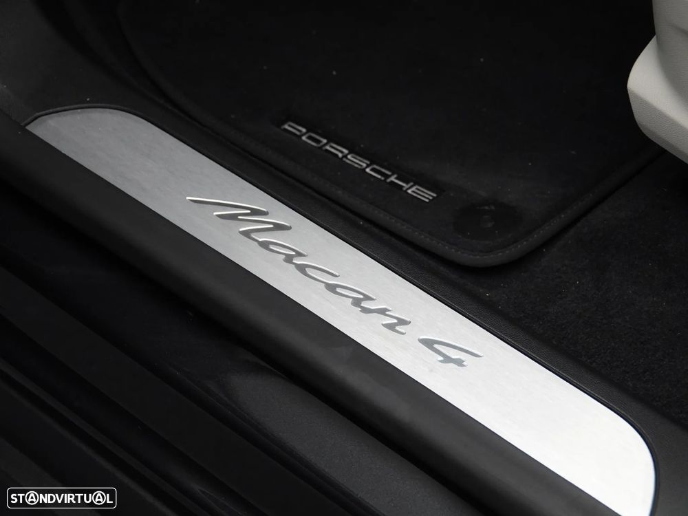Porsche Macan Electric 4 - 20