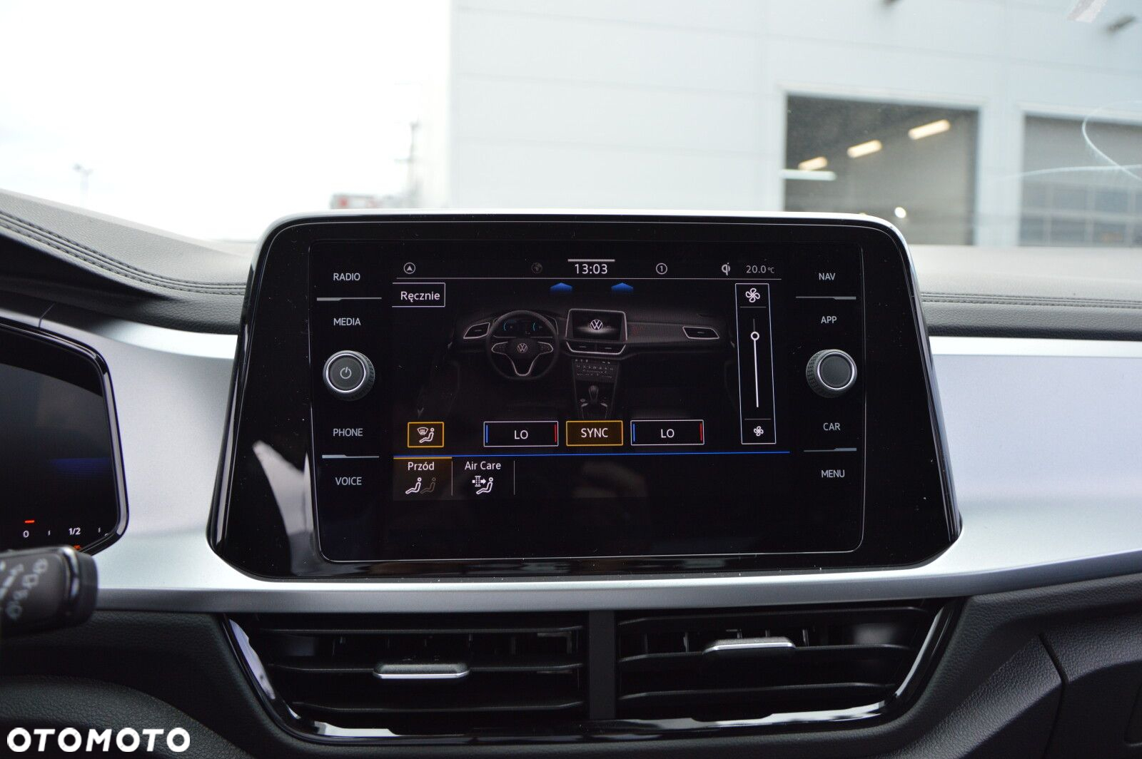 Volkswagen T-Roc - 17