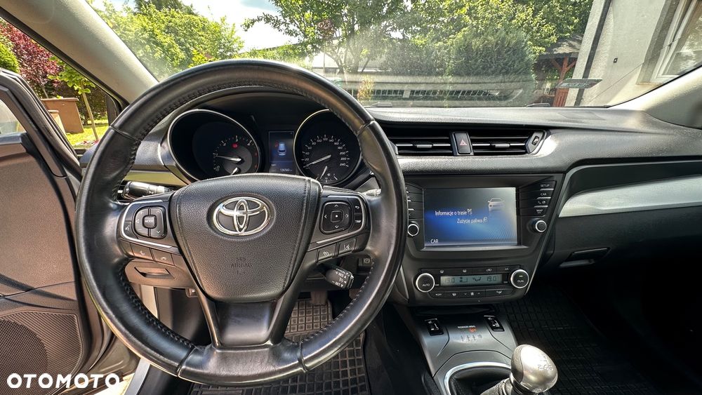 Toyota Avensis 2.0 D-4D Premium - 10