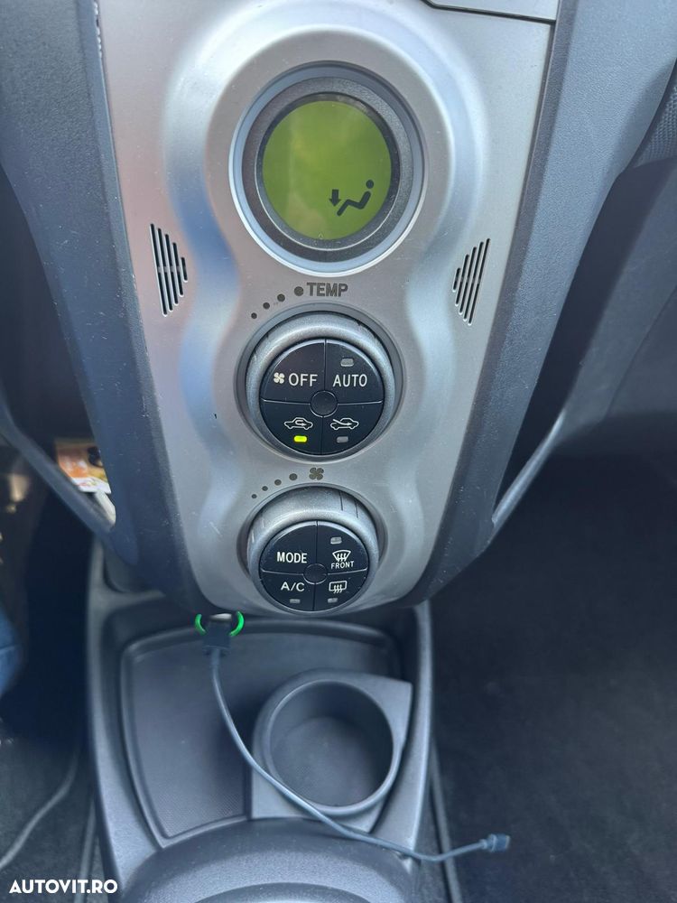 Toyota Yaris 1.3 Sol - 5