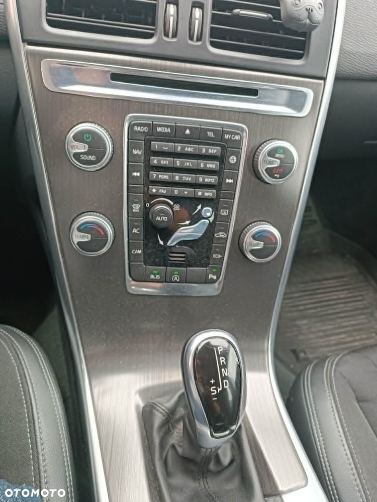 Volvo XC 60 T5 AWD Geartronic Summum - 6