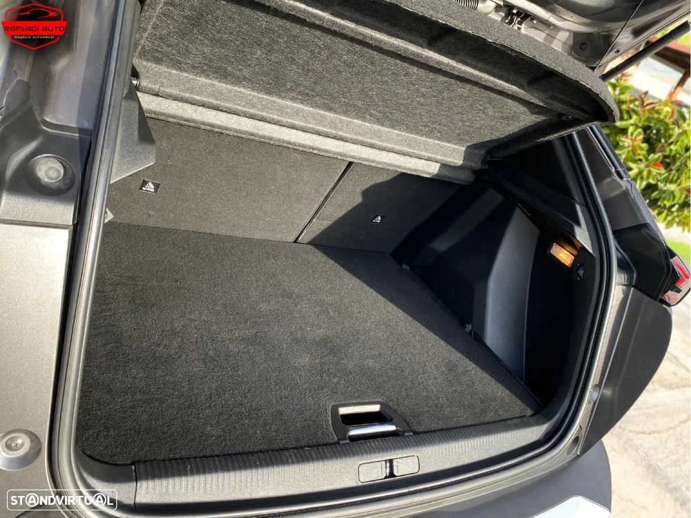 Peugeot 2008 1.2 PureTech Allure - 32