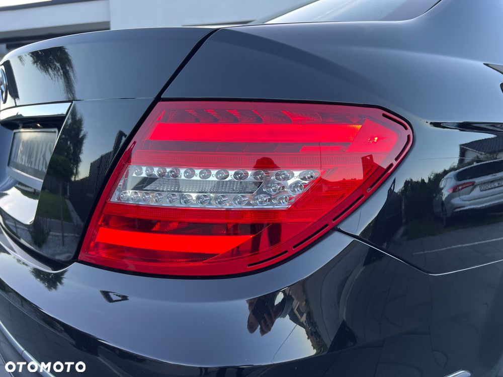 Mercedes-Benz Klasa C 180 CGI Automatik BlueEFFICIENCY Avantgarde - 30