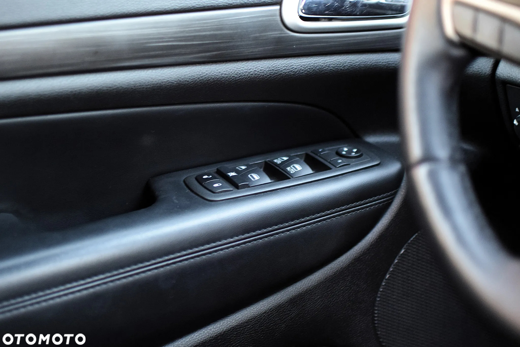 Jeep Grand Cherokee - 28