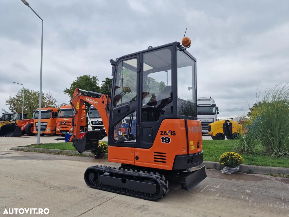Hitachi ZX19, Masa operat 2tone, 2019, 1.596h, LAMA, CUPLA RAPIDA+3 CUPE, Senile extensibile, latime strans 0,98m, Inst picon, cabina, radio, senile 80% ok, STARE FOARTE BUNA, posibilitate leasing 4 ani, rata lunara 2.000 lei-PROMOTIE-17.900EUR+Tva - 3