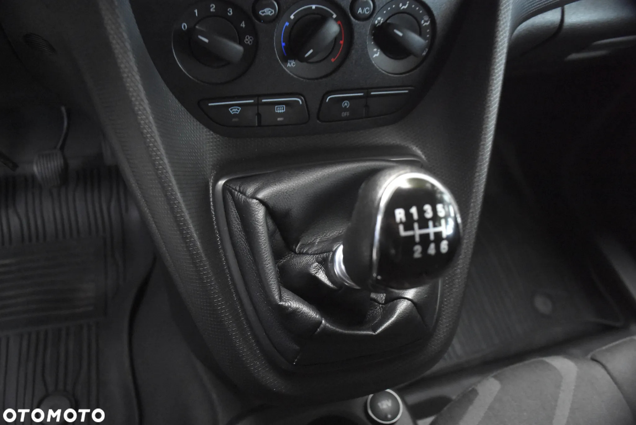 Ford Transit Connect - 18