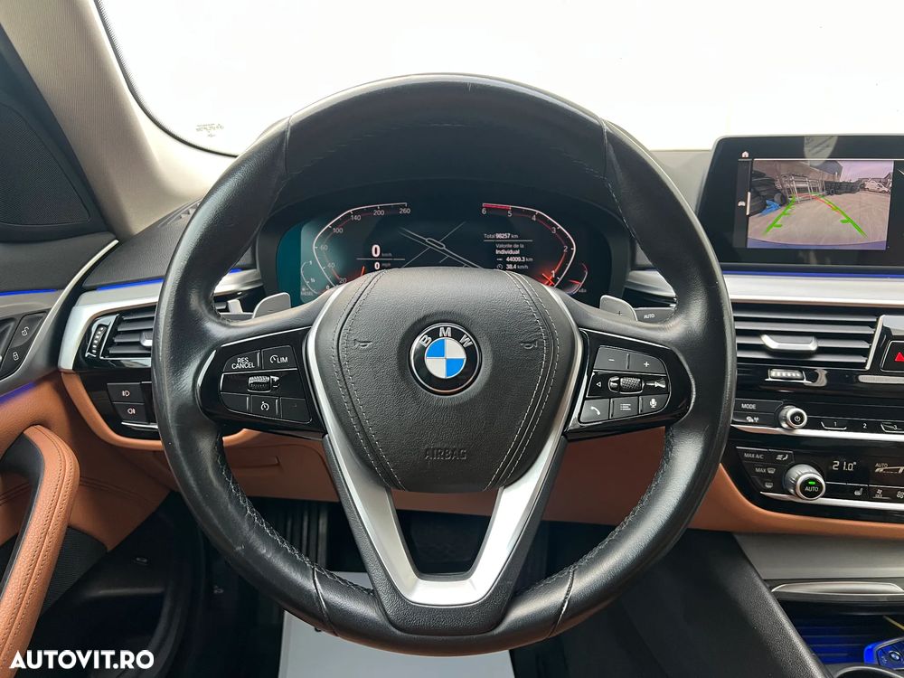 BMW Seria 5 520d xDrive AT - 17