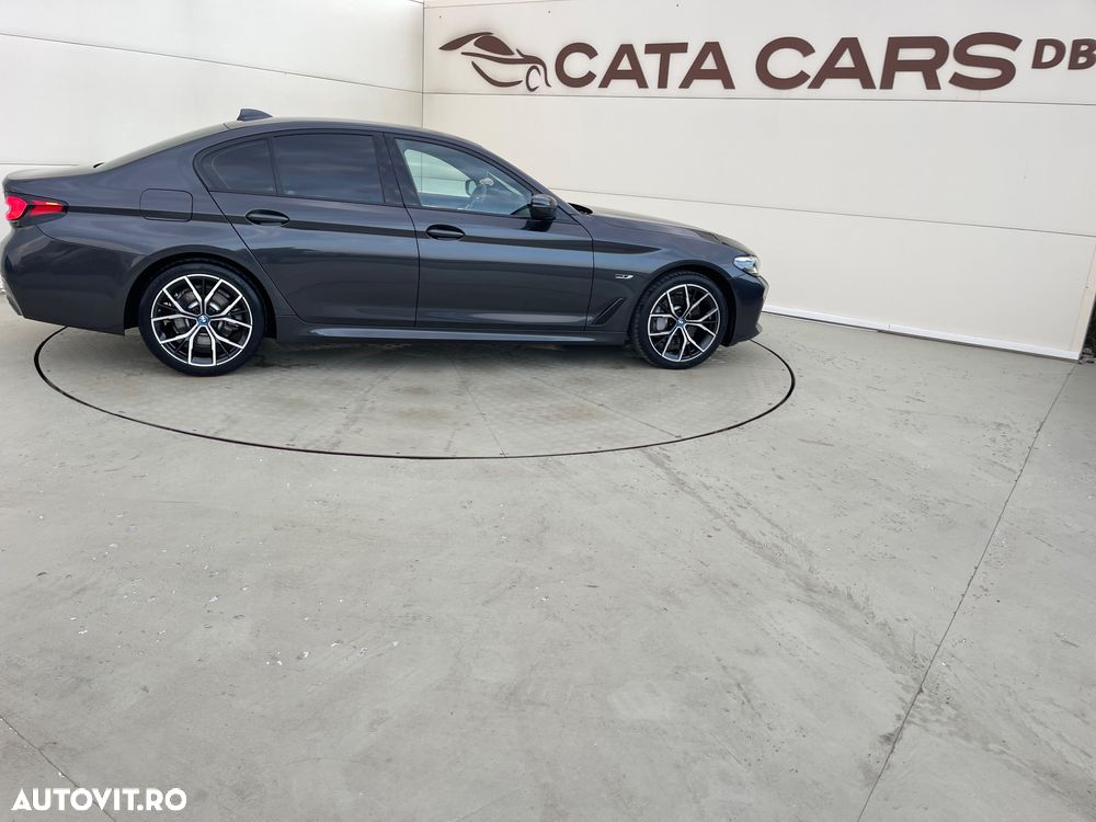 BMW Seria 5 530e Aut. M Sport Edition - 16