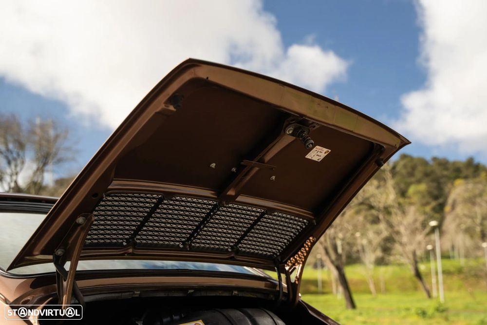 Porsche 911 Série G - 11