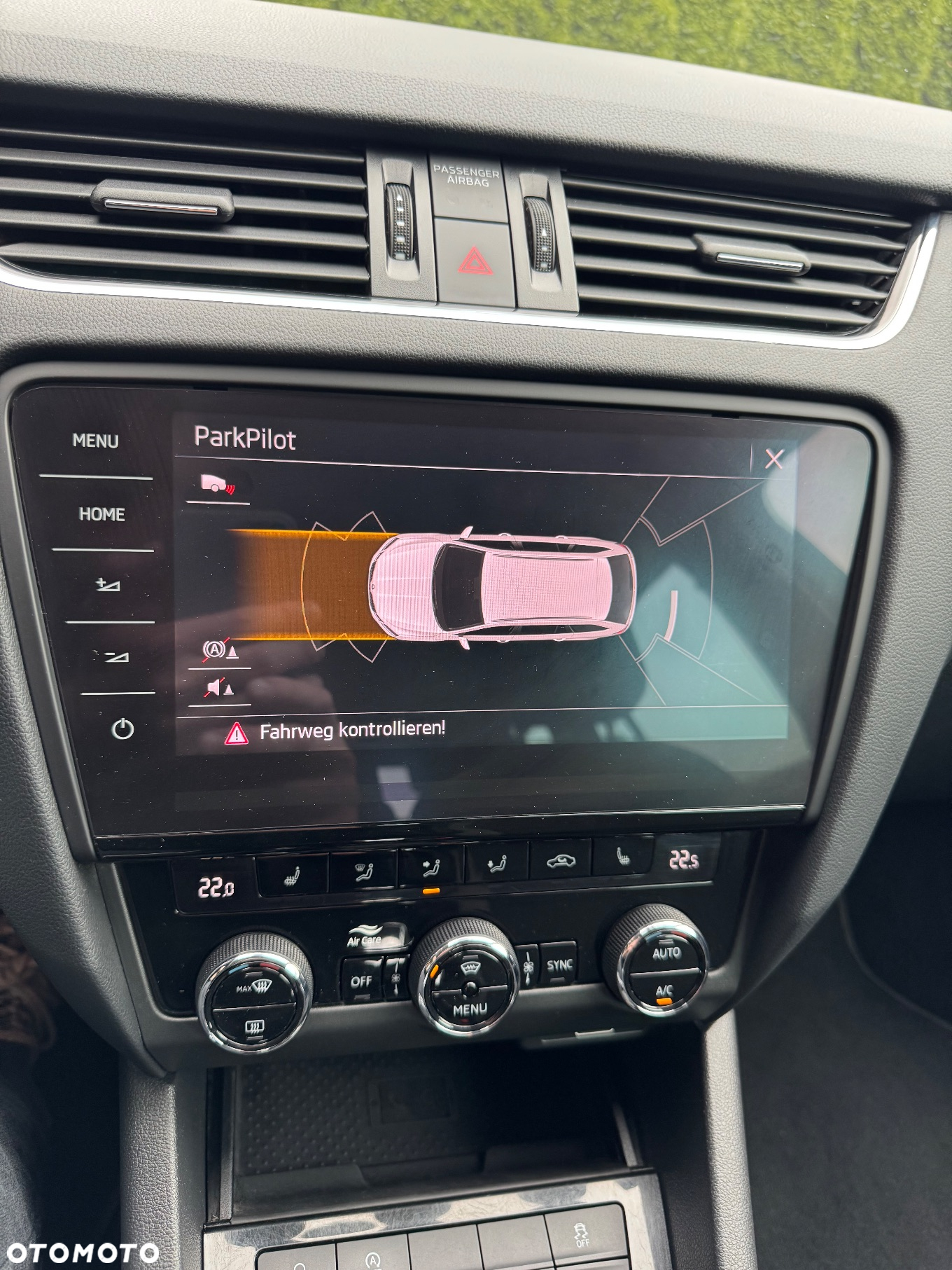 Skoda Octavia Combi 2.0 TDI DSG 4x4 Scout - 24