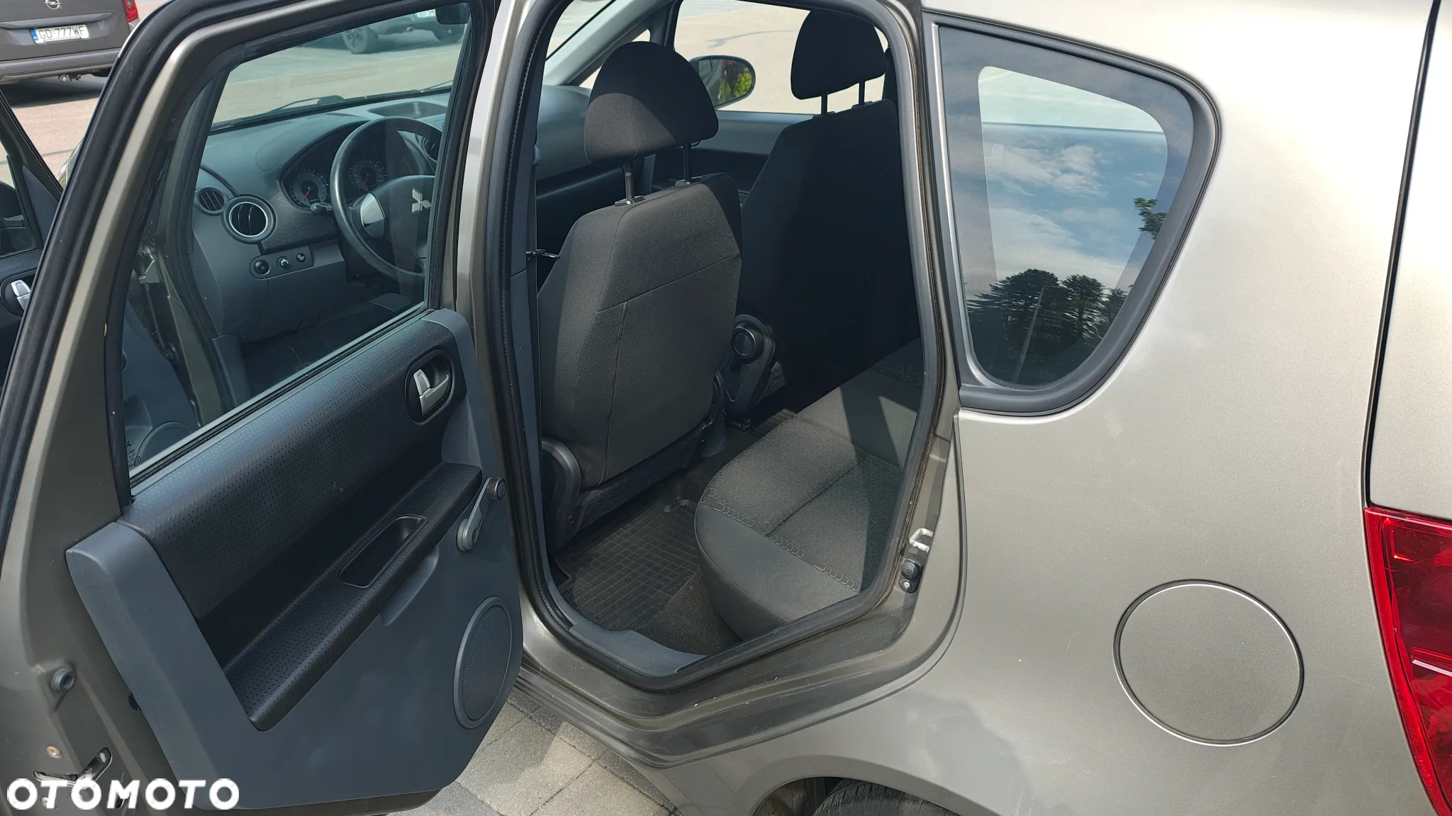 Mitsubishi Colt - 14