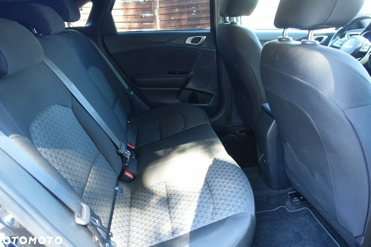 Kia Ceed - 11