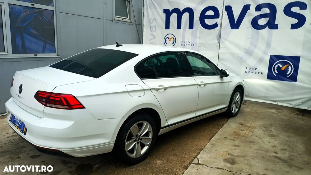 Volkswagen Passat 2.0 TDI DSG Trendline - 4