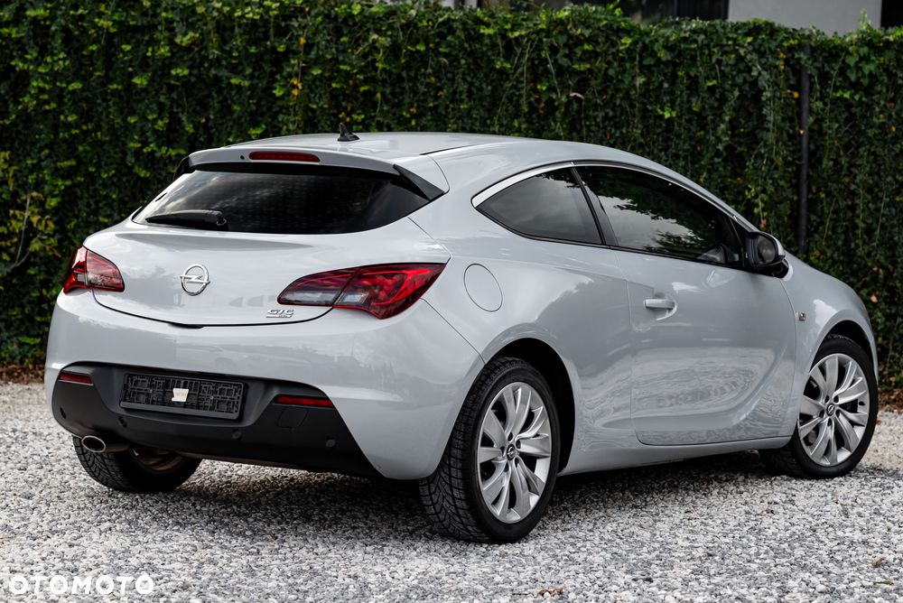Opel Astra IV GTC 1.6 T Sport - 13